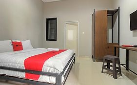 Reddoorz Near Puri Indah Mall